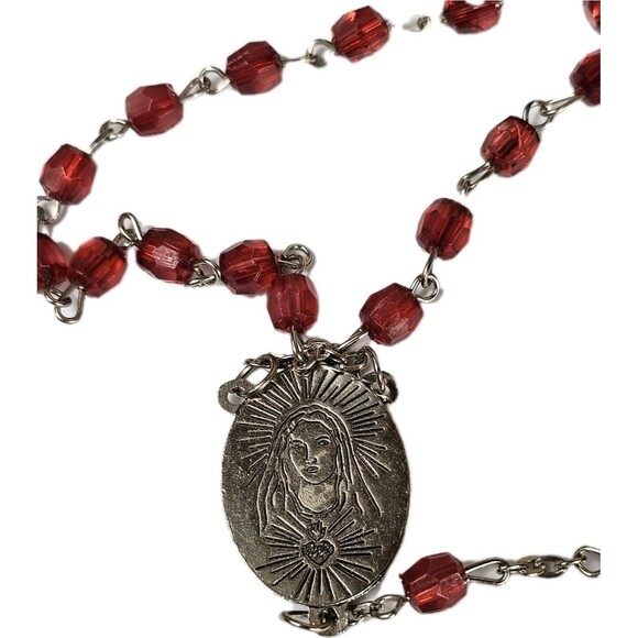 VTG Red Crystal Rosary Silver Tone Crucifix Sacred Heart Jesus Center Necklace - Picture 4 of 8
